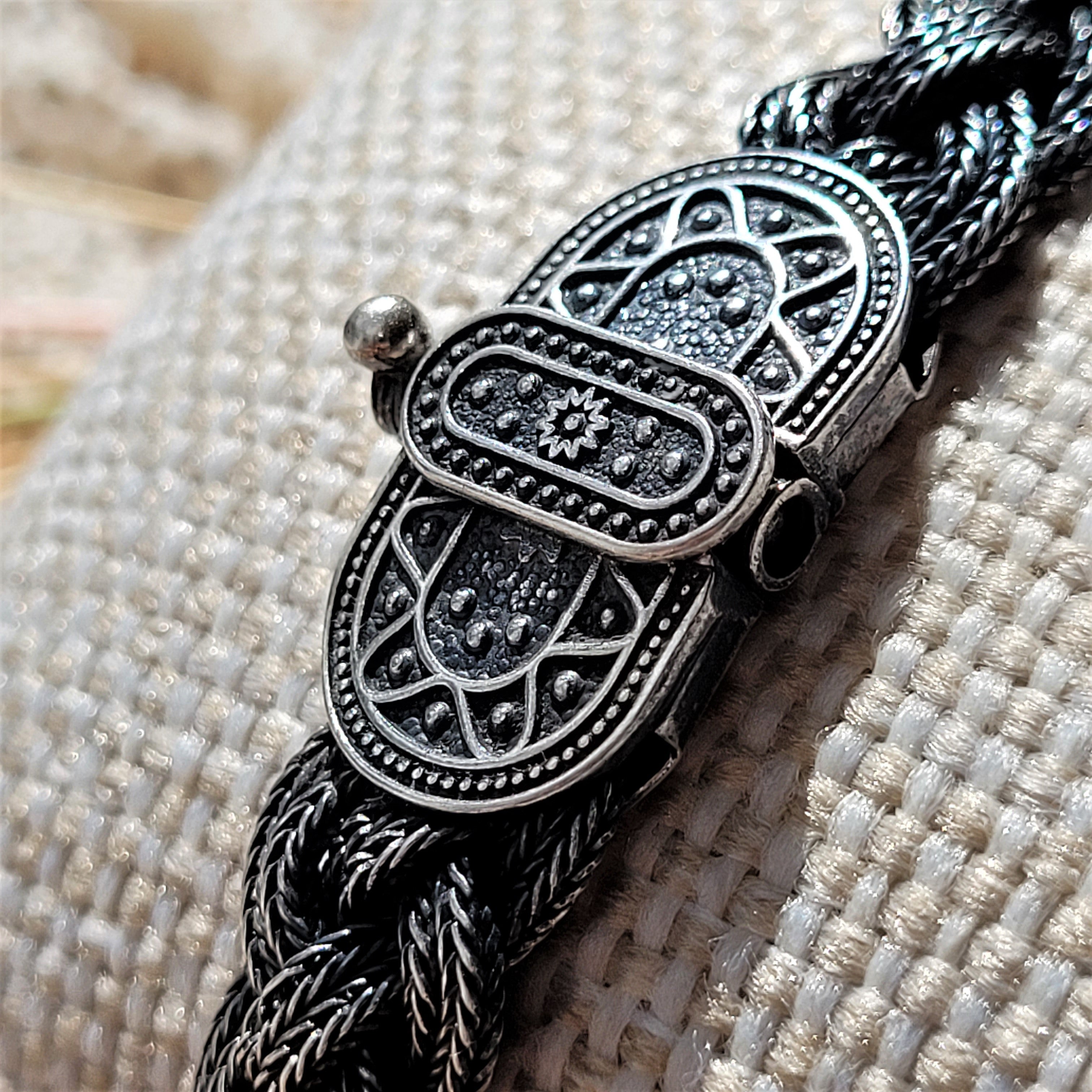 So kombinierst du Silberschmuck mit deinem Outfit
