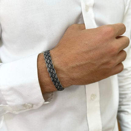 Collection image for: Markante Silberarmbänder
