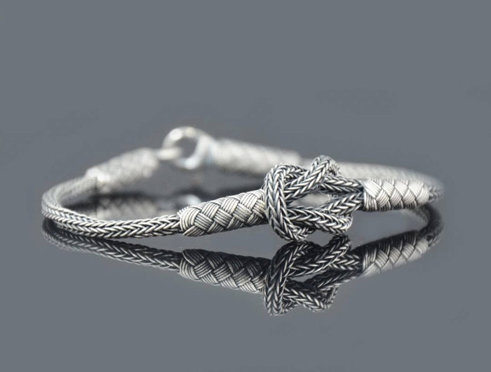 <h1>Handgeflochtene Armbänder </h1>